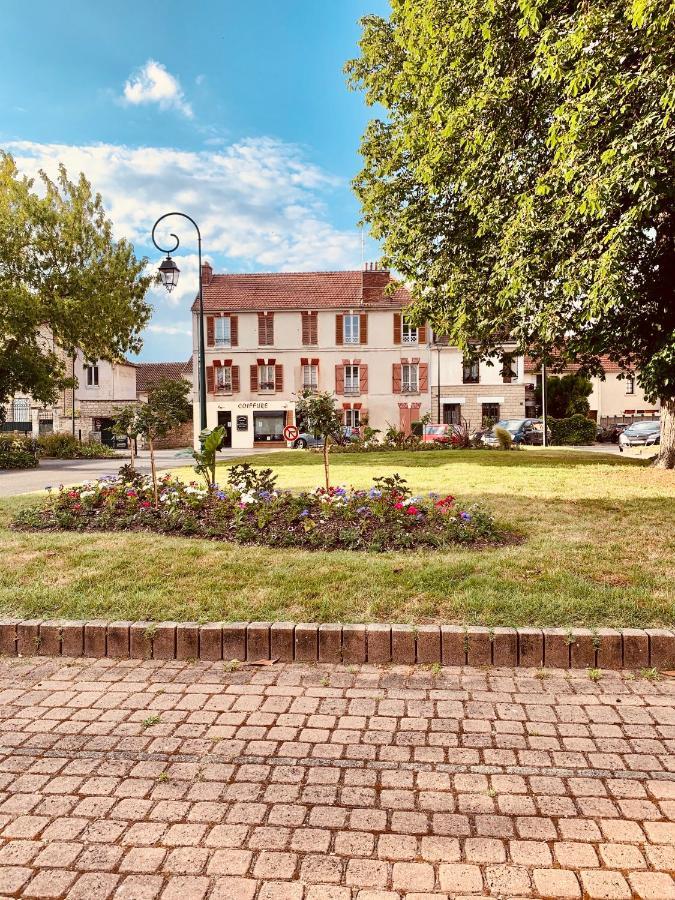 Joli appartement à Lamorlaye avec parking gratuit Esterno foto